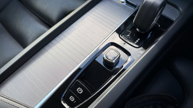 Volvo Xc60 2.0 B4P Plus Dark 5dr Geartronic Petrol Estate